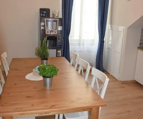 Le Della Nonna Pensión 3*